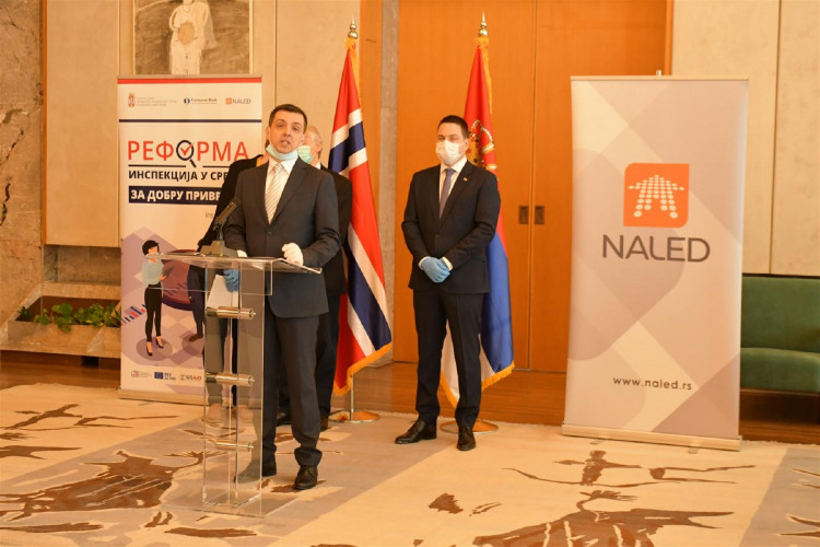 Norveška ambasada sa Ministarstvom državne uprave i NALED-om obezbedila zaštitnu opremu za 620 inspektora