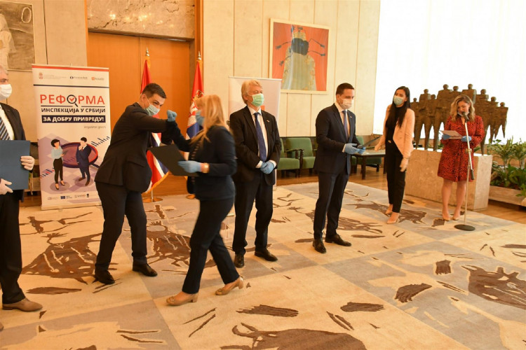 Norveška ambasada sa Ministarstvom državne uprave i NALED-om obezbedila zaštitnu opremu za 620 inspektora