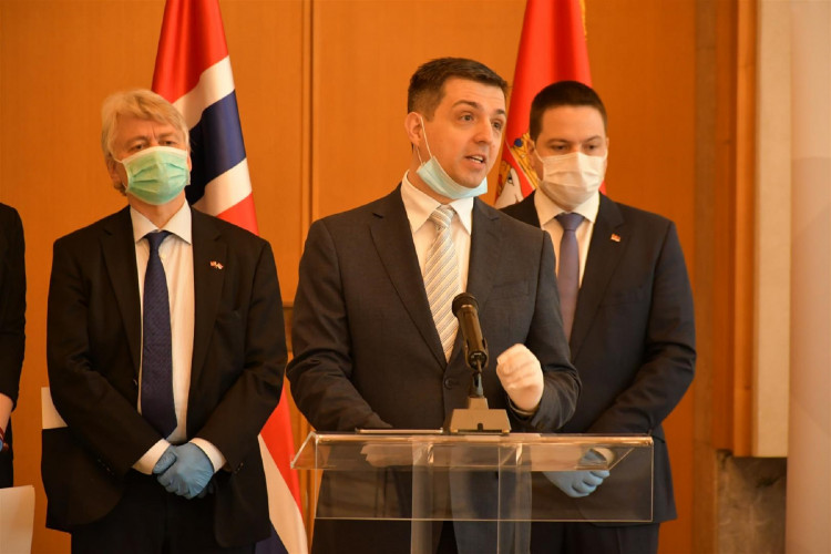 Norveška ambasada sa Ministarstvom državne uprave i NALED-om obezbedila zaštitnu opremu za 620 inspektora