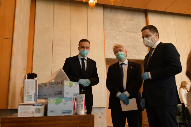 Norveška ambasada sa Ministarstvom državne uprave i NALED-om obezbedila zaštitnu opremu za 620 inspektora