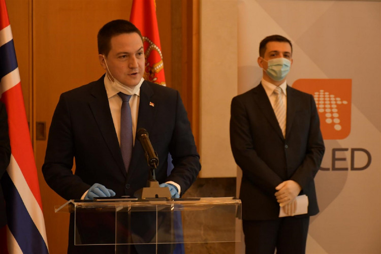 Norveška ambasada sa Ministarstvom državne uprave i NALED-om obezbedila zaštitnu opremu za 620 inspektora