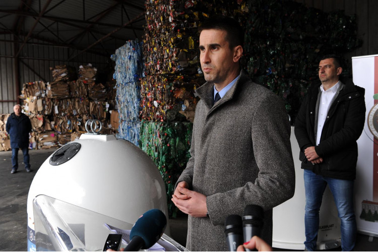 The first glass packaging containers on the streets in Sombor