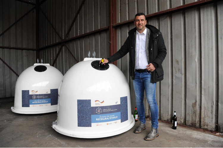 The first glass packaging containers on the streets in Sombor