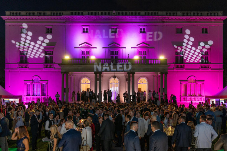 More than 1,000 guests joined the celebration of green-inspired September Gathering