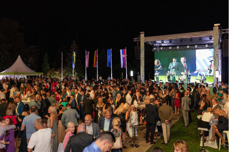 More than 1,000 guests joined the celebration of green-inspired September Gathering