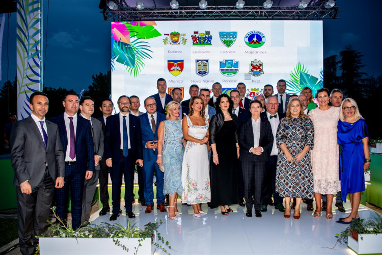More than 1,000 guests joined the celebration of green-inspired September Gathering