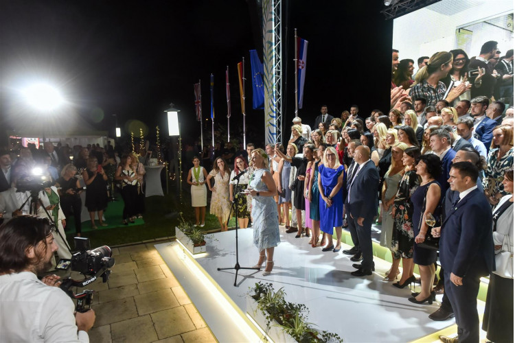 More than 1,000 guests joined the celebration of green-inspired September Gathering
