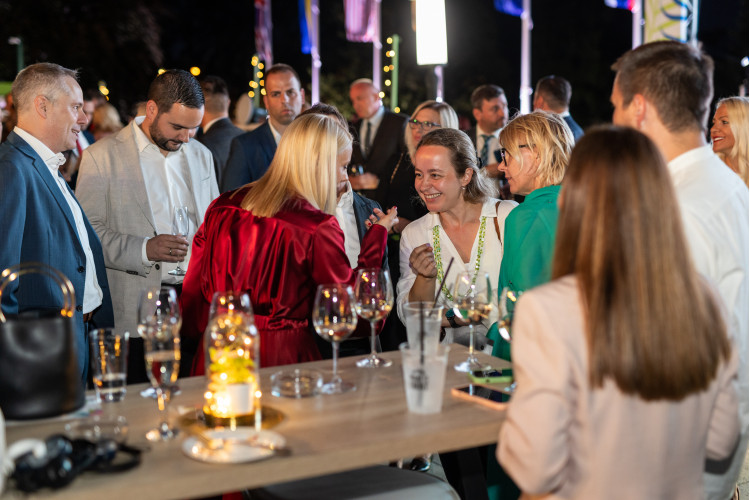 More than 1,000 guests joined the celebration of green-inspired September Gathering