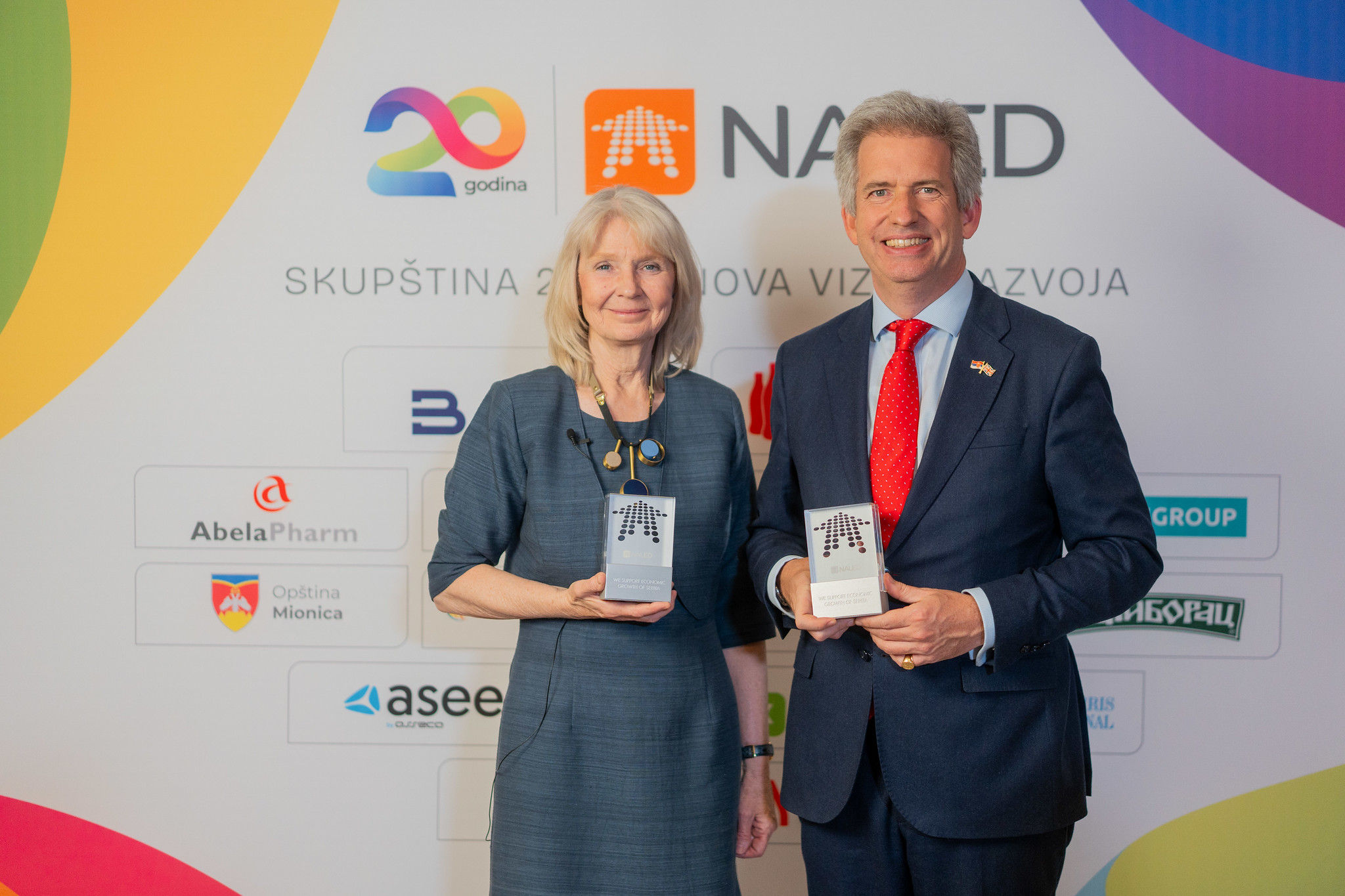 Edvard Ferguson i An Šarlot Malm dobitnici NALED Strele 